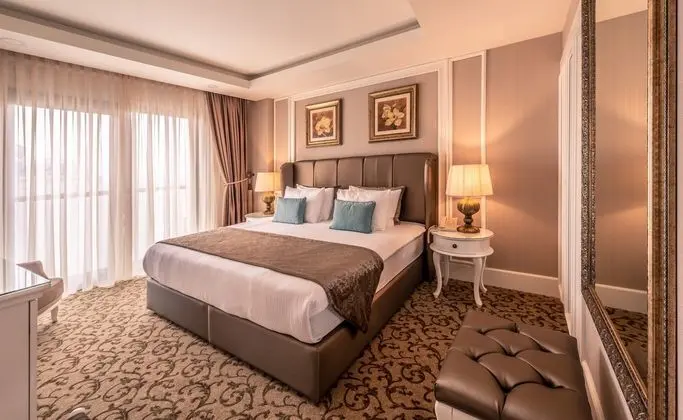 https://imagessl.etstur.com/files/images/hotelImages/CY/50233/l/Vuni-Palace-Hotel---Casino-Oda-270708.jpg