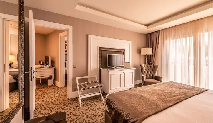 https://imagessl.etstur.com/files/images/hotelImages/CY/50233/l/Vuni-Palace-Hotel---Casino-Oda-270710.jpg