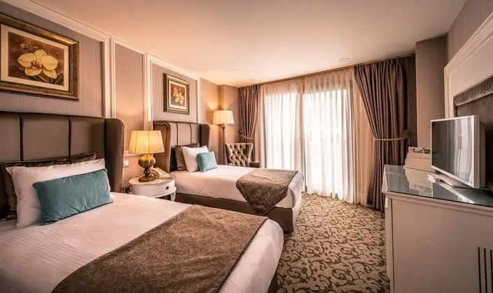 https://imagessl.etstur.com/files/images/hotelImages/CY/50233/l/Vuni-Palace-Hotel---Casino-Oda-270711.jpg