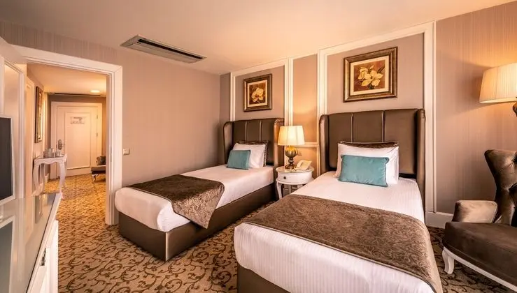 https://imagessl.etstur.com/files/images/hotelImages/CY/50233/l/Vuni-Palace-Hotel---Casino-Oda-270712.jpg