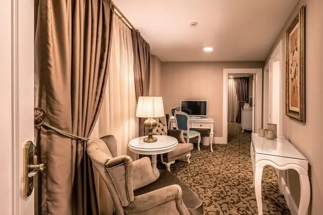 https://imagessl.etstur.com/files/images/hotelImages/CY/50233/l/Vuni-Palace-Hotel---Casino-Oda-270713.jpg