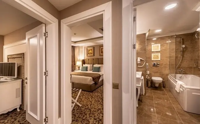 https://imagessl.etstur.com/files/images/hotelImages/CY/50233/l/Vuni-Palace-Hotel---Casino-Oda-270714.jpg