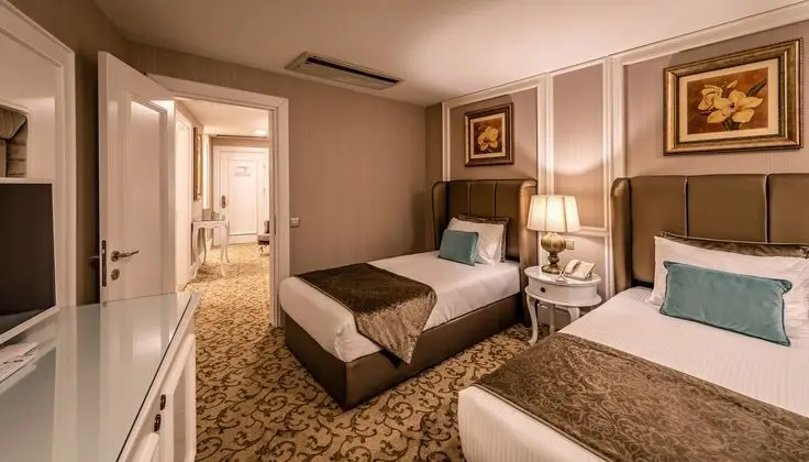 https://imagessl.etstur.com/files/images/hotelImages/CY/50233/l/Vuni-Palace-Hotel---Casino-Oda-270717.jpg