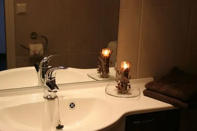 Luxury Apart Daire, 2 Yatak Odası, Sauna (Bed Linens Available for Extra Cost)