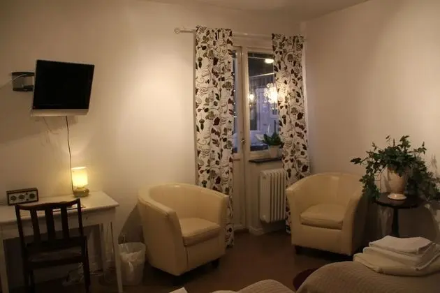 İki Ayrı Yataklı Oda, Ortak Banyo