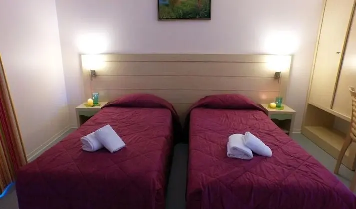 Tek Büyük Yataklı Oda, 2 Tek Kişilik Yatak