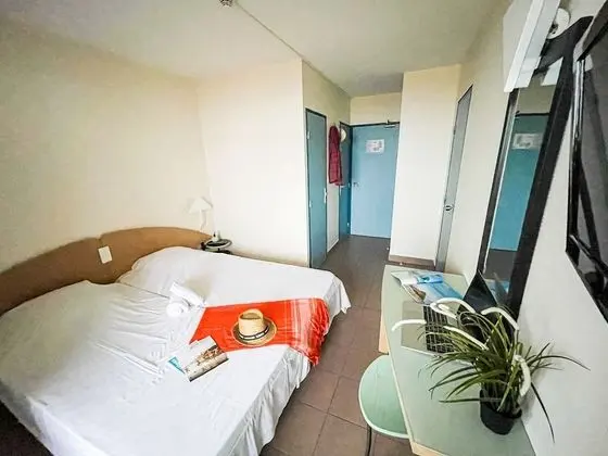 Chambre 1 Pièce 2 Personnes 1 bébé