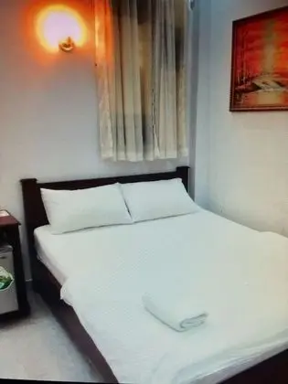 Tek Büyük Yataklı Oda (Small Window)