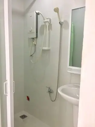 Tek Büyük Yataklı Oda (Small Window)