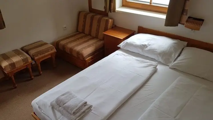 Üç Kişilik Oda