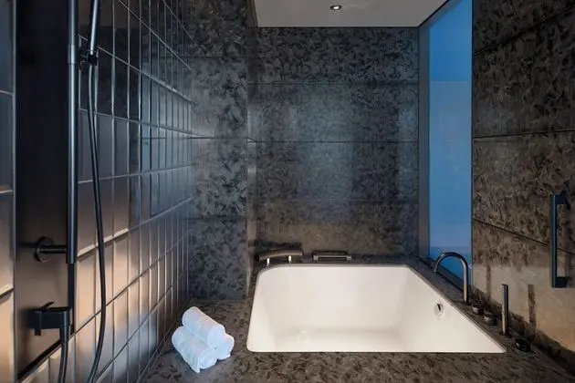 Oda, 1 En Büyük (King) Boy Yatak, Şehir Manzaralı, Köşe (cool corner room)