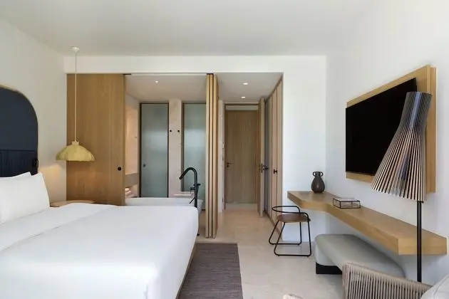 WOW Beachfront Infinity 1-bed Suite