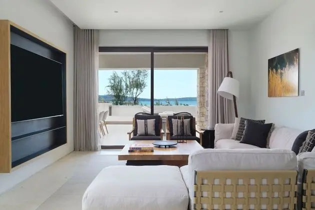 WOW Beachfront Infinity 1-bed Suite