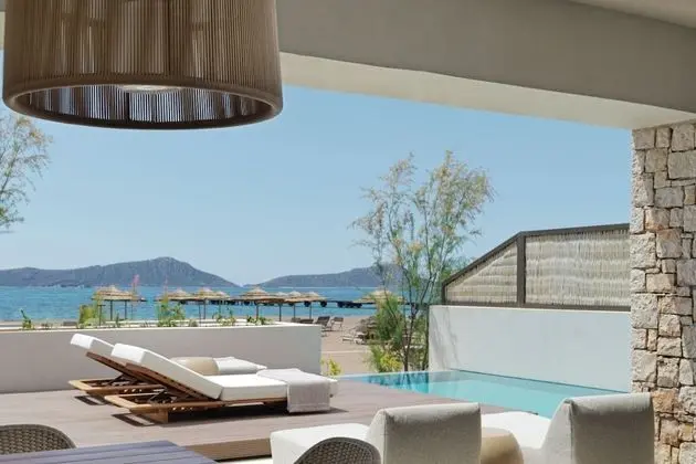 WOW Beachfront Infinity 1-bed Suite