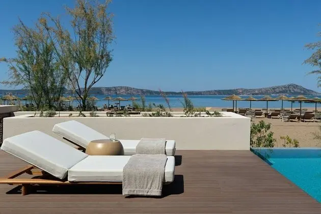WOW Beachfront Infinity 1-bed Suite