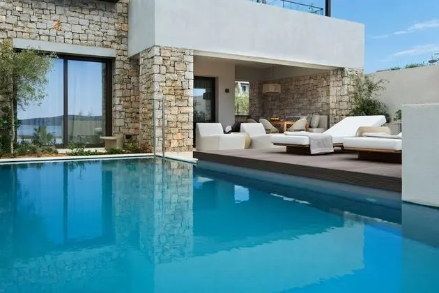 WOW Beachfront Infinity 1-bed Suite