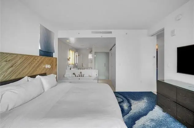 Condo - 701