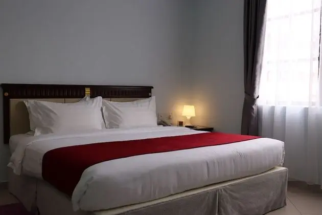 Deluxe Queen Room