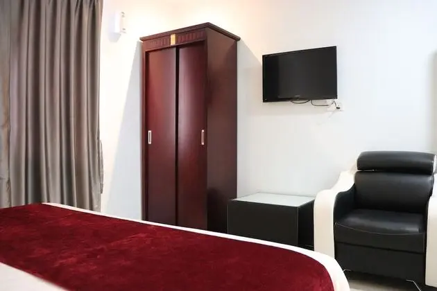 Deluxe Queen Room