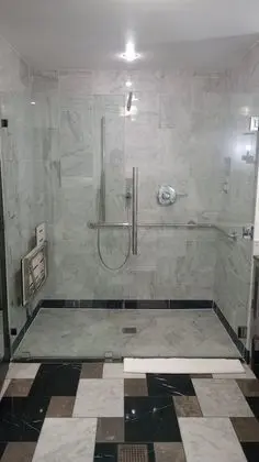 Oda, 1 En Büyük (King) Boy Yatak (Mobility Accessible, Roll-In Shower)