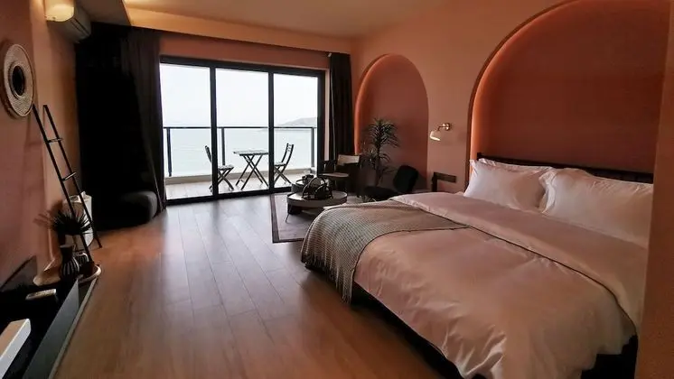Design Tek Büyük Yataklı Oda, 1 En Büyük (King) Boy Yatak, Deniz Manzaralı