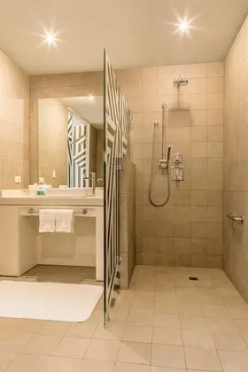 Oda, 2 Büyük (Queen) Boy Yatak, Sigara İçilmez, Şehir Manzaralı