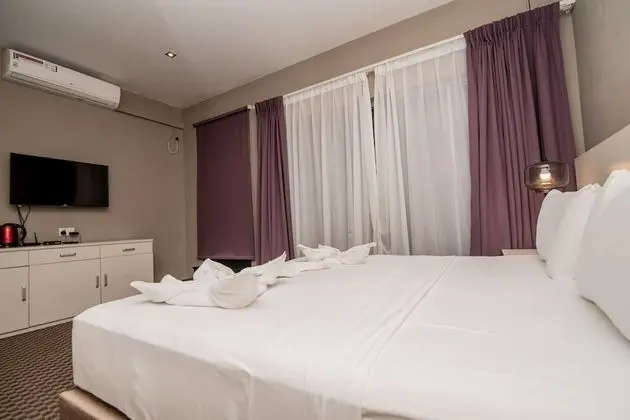 Deluxe Tek Büyük Yataklı Oda, Bahçe Manzaralı
