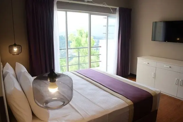 Deluxe Tek Büyük Yataklı Oda, Balkon, Dağ Manzaralı