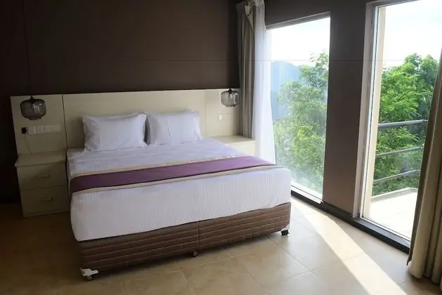 Deluxe Tek Büyük Yataklı Oda, Balkon, Dağ Manzaralı