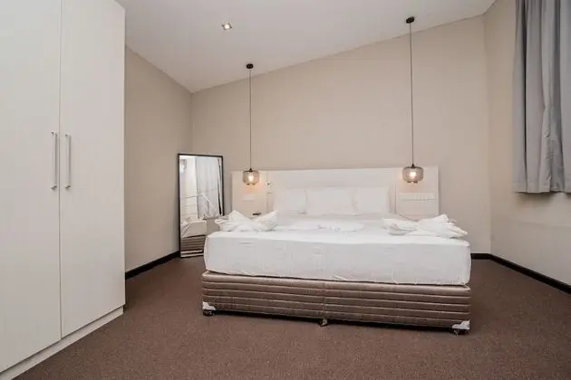 Deluxe Tek Büyük Yataklı Oda, Balkon, Dağ Manzaralı