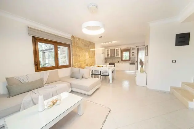 Beach Villa with 4 Bedrooms