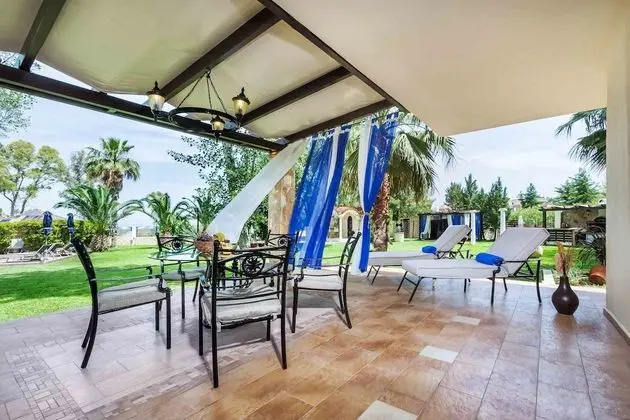 Beach Villa with 4 Bedrooms