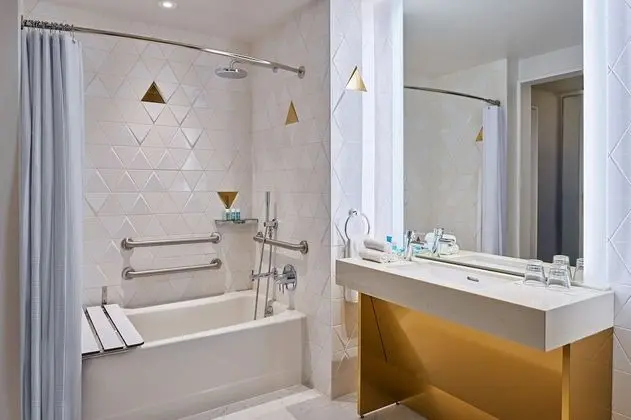 Oda, 1 En Büyük (King) Boy Yatak (Mobility/Hearing Accessible, Tub)