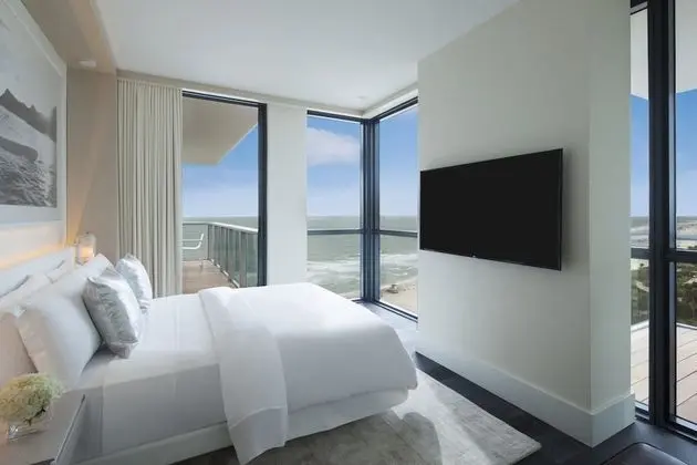Suite, 3 Bedrooms, Oceanfront(Amplified E-Wow)