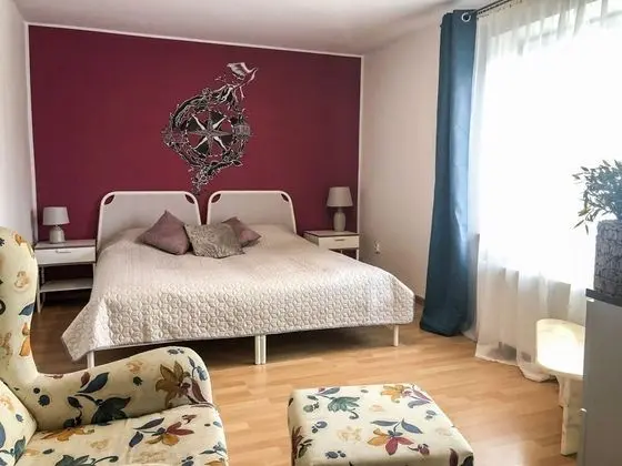 Ev