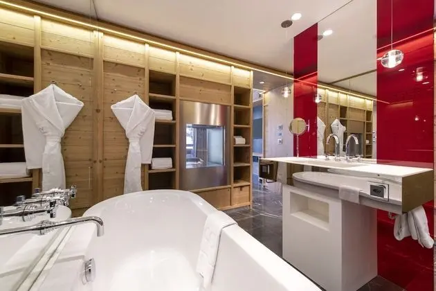 Junior Stüdyo Süit, 1 En Büyük (King) Boy Yatak ve Çekyat, Balkon, Dağ Manzaralı (Balcony)