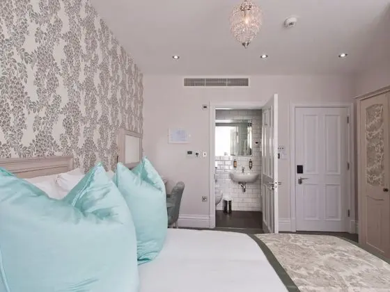 Deluxe Tek Büyük Yataklı Oda (If extra bed required contact Hotel)