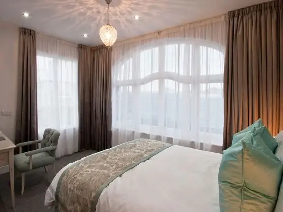 Deluxe Tek Büyük Yataklı Oda (If extra bed required contact Hotel)