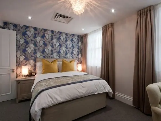Deluxe Tek Büyük Yataklı Oda (If extra bed required contact Hotel)