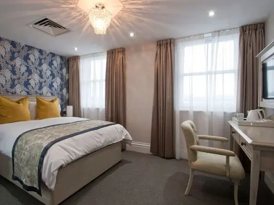 Deluxe Tek Büyük Yataklı Oda (If extra bed required contact Hotel)