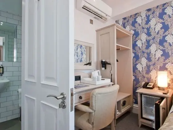 Deluxe Tek Büyük Yataklı Oda (If extra bed required contact Hotel)