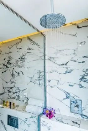 Deluxe Oda, 1 En Büyük (King) Boy Yatak