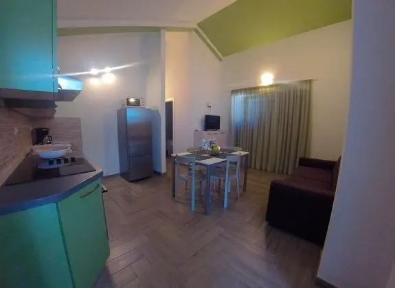 Apart Daire, Havuz Manzaralı (4)