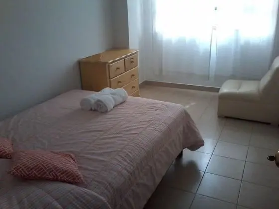 Tek Büyük veya İki Ayrı Yataklı Oda, Ortak Banyo