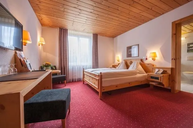 Traditional Tek Büyük Yataklı Oda