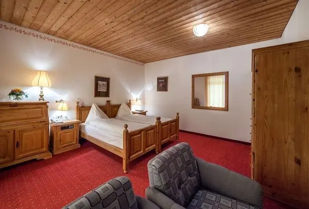 Traditional Üç Kişilik Oda