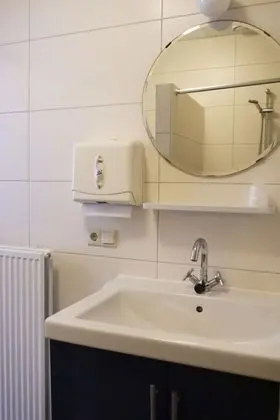 Üç Kişilik Oda