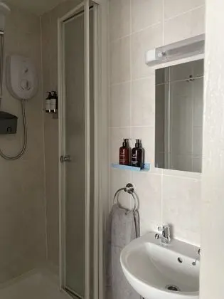 Tek Büyük Yataklı Oda, Banyolu/Duşlu
