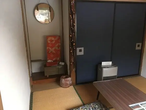 Basic İki Ayrı Yataklı Oda, Ortak Banyo