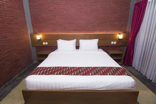 Deluxe Tek Büyük Yataklı Oda, Havuz Kenarı